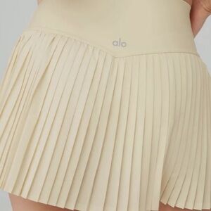 ALO Yoga Grand Slam Pleated Skirt in Light Yellow